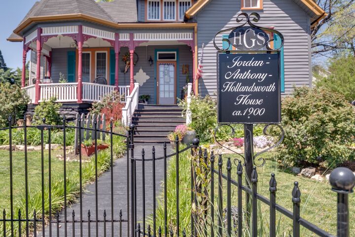 Property Photo:  210 S 6th St  TN 38478 
