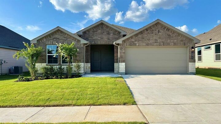 Property Photo: 10812 Black Onyx Drive TX 76036