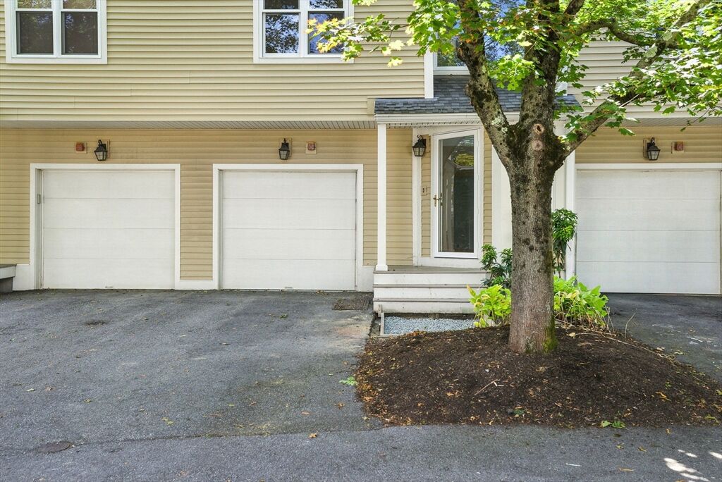Property Photo:  19 Hammond Place 19  MA 01801 