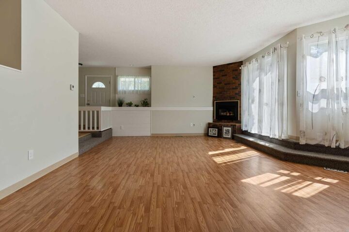 Property Photo: 108 Mount Pleasant Drive 2 AB T4V 2M7