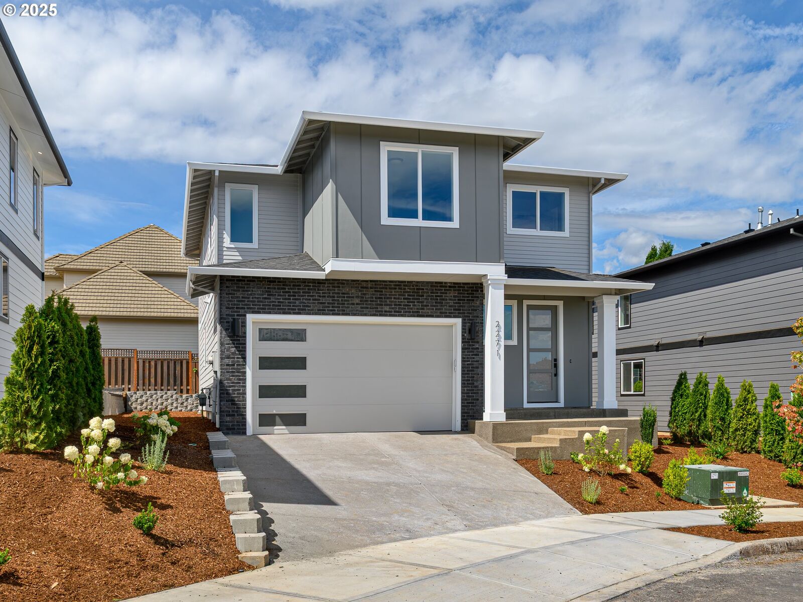 Property Photo: 2271 SW Phyllis Pl OR 97080