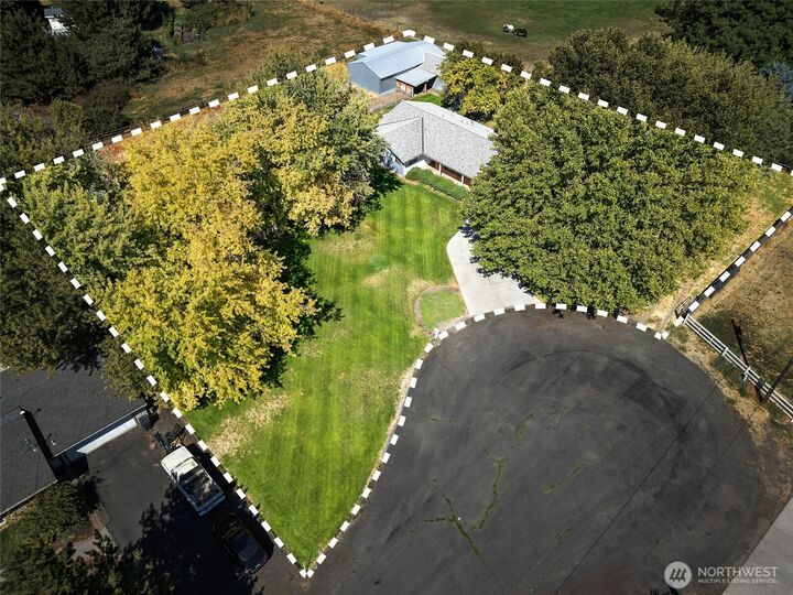 Property Photo: 1853 Pike Place WA 99362