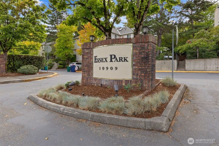 Property Photo: 10909 Avondale Road NE R170 WA 98052