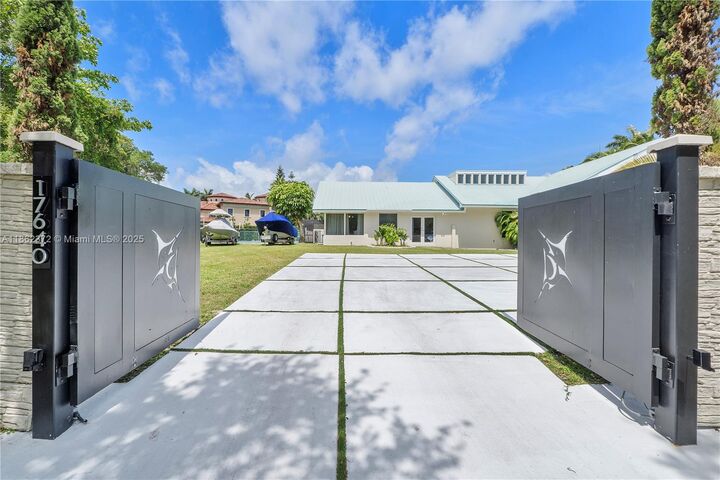 17640 Old Cutler Rd  Palmetto Bay FL 33157 photo