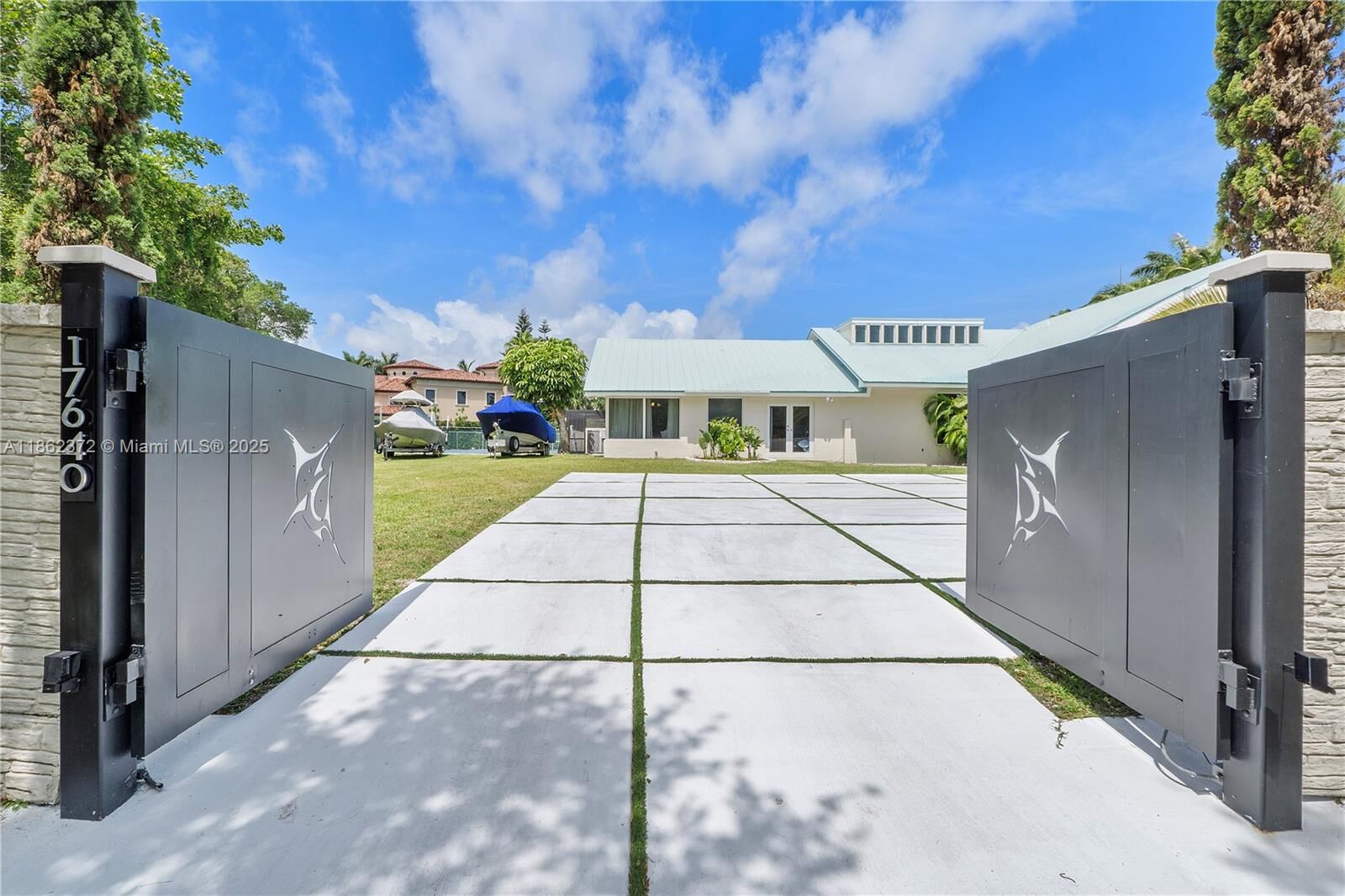 Property Photo: 17640 Old Cutler Rd FL 33157