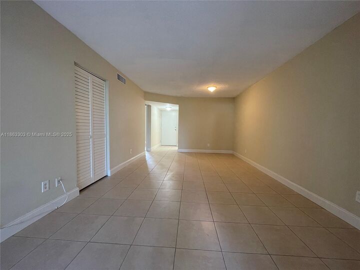 Property Photo: 3470 Foxcroft Rd 111 FL 33025