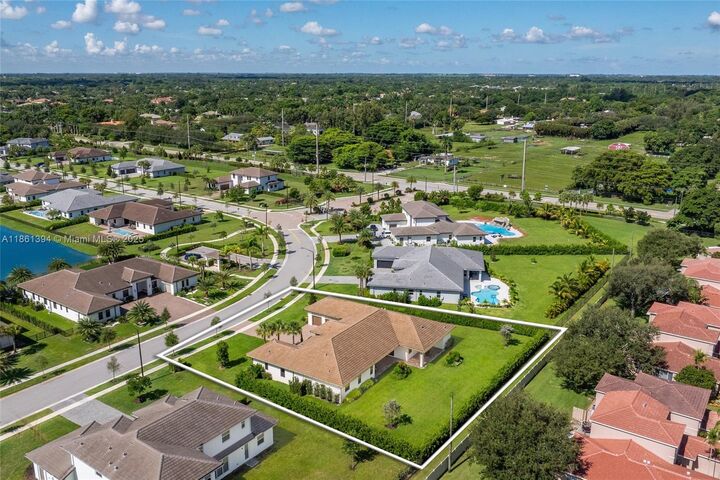 Property Photo: 11125 N Sierra Ranch Dr FL 33324