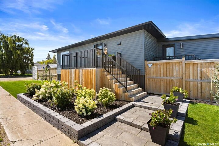 Property Photo: 217 1st Avenue SK S0G 4Y0