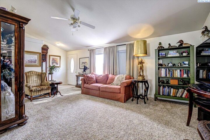 Property Photo: 1593 Lantana WA 99352