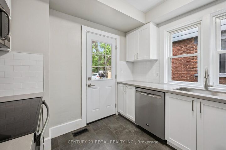 Photo de la propriété: 14 Stirling Avenue N ON N2H 3G5