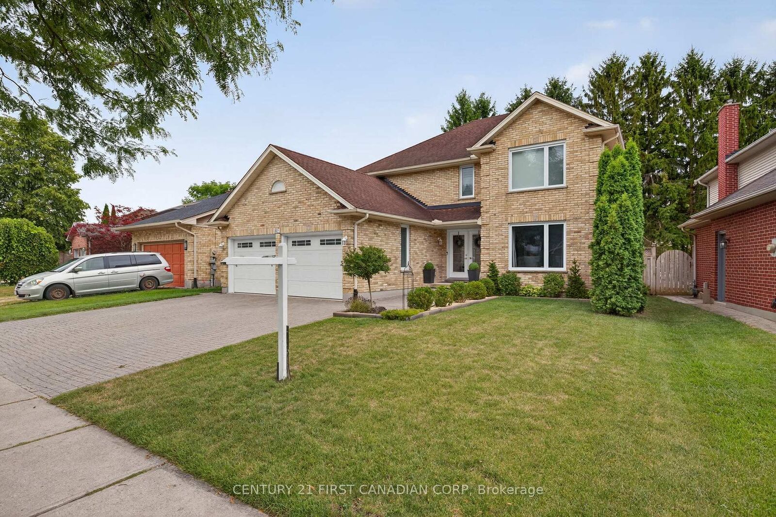 Property Photo: 311 Ambleside Drive ON N6G 4V8