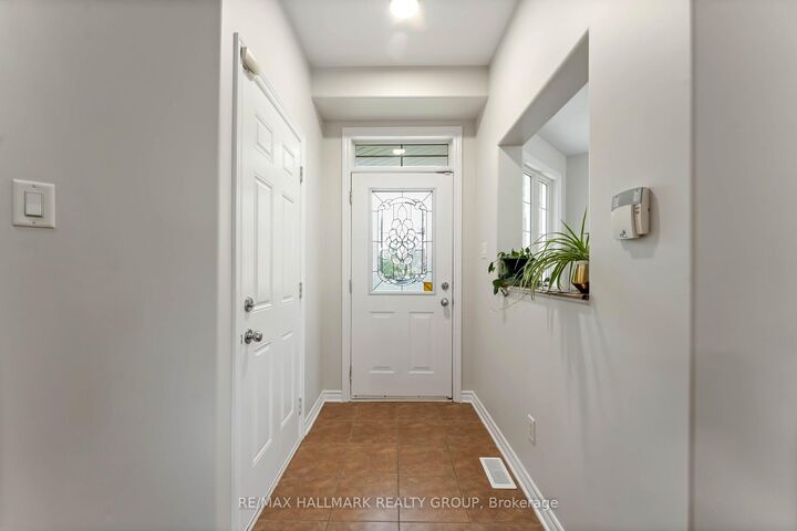 Photo de la propriété: 656 Everlasting Crescent ON K4A 0K3