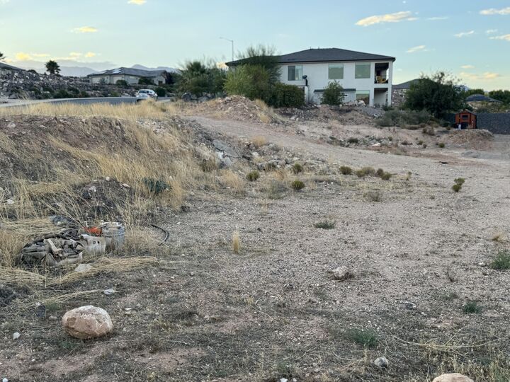 Property Photo: 1145 S Mulberry Dr UT 84774