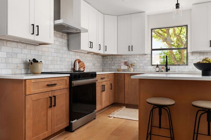 Property Photo: 10905 Chateau Hill TX 78750