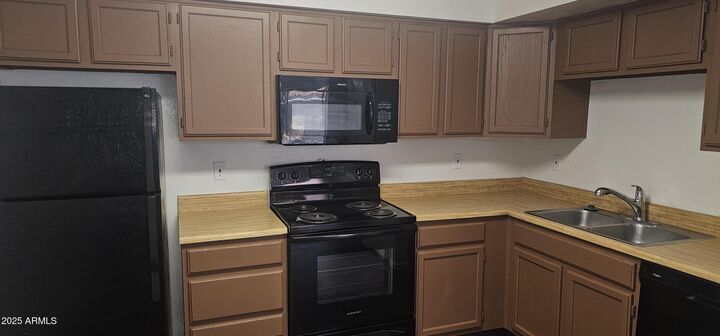 Property Photo:  6156 E Greenway Street Apt 3  AZ 85205 