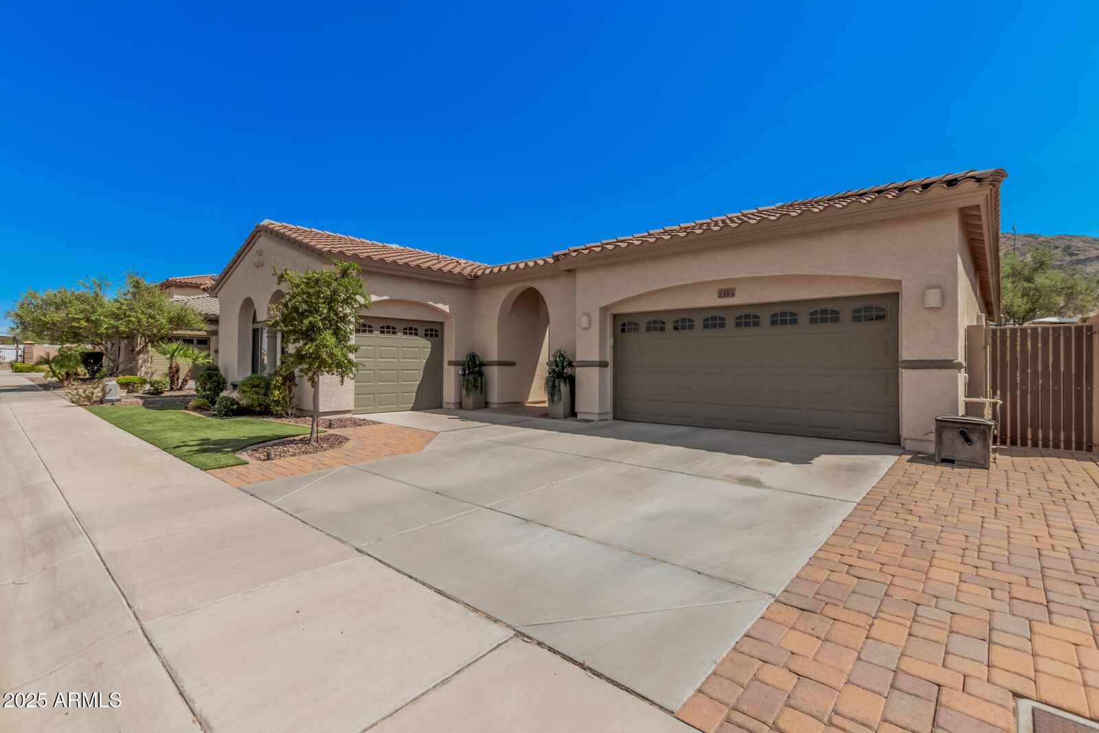 Property Photo: 2313 W Mineral Road AZ 85041