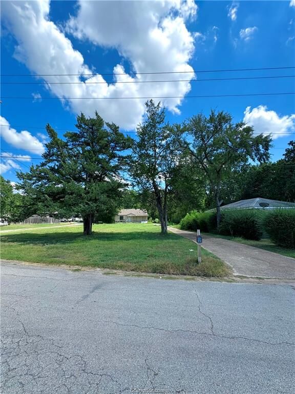 Property Photo: 1111 Boulevard Street TX 77803