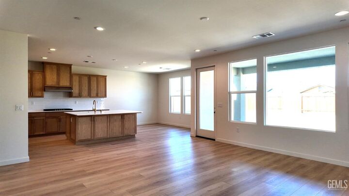 Property Photo: 16720 Muscatine Lane CA 93314