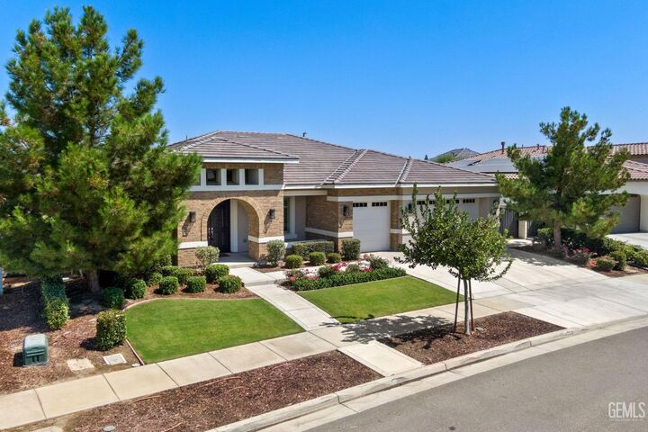 Property Photo: 11700 Vinery Way CA 93311