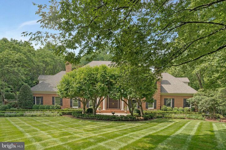 Property Photo: 8014 Greenwich Woods Drive VA 22102