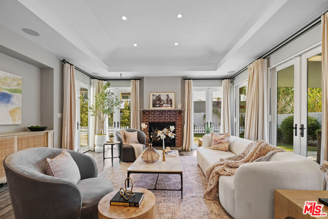 Property Photo:  10330 McCormick St  CA 91601 