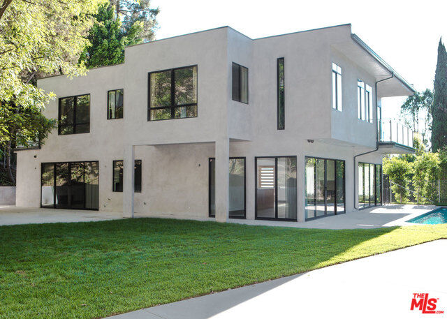 Property Photo:  11200 Dona Lola Dr  CA 91604 