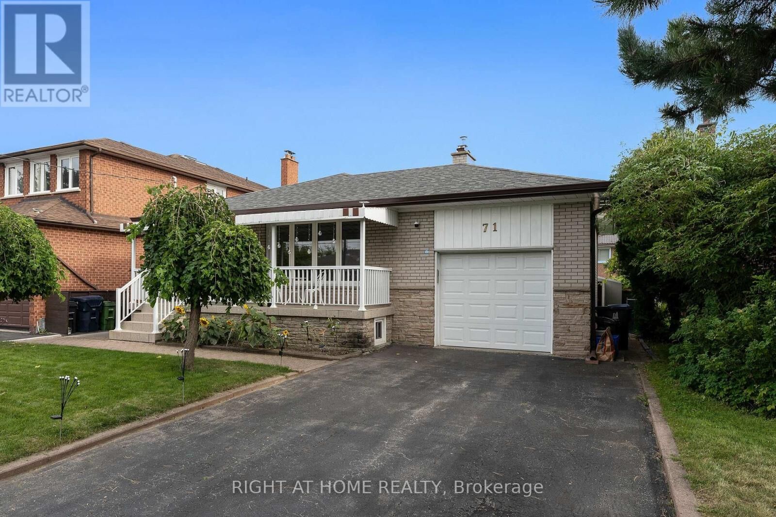 Property Photo:  71 Pleasant View Drive  ON M2J 3R2 