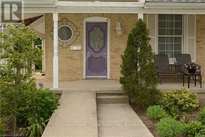 Property Photo:  412 Goderich Street  ON N0H 2C1