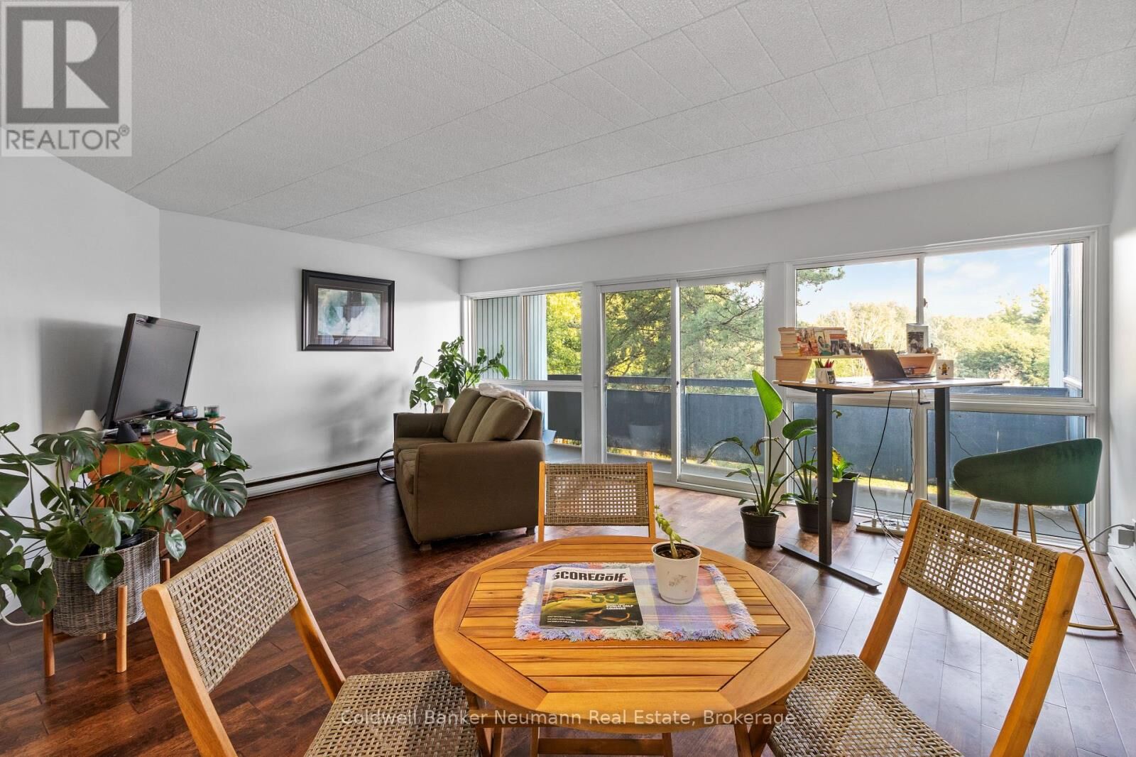 Property Photo:  105 Conroy Crescent 301  ON N1G 2V5 
