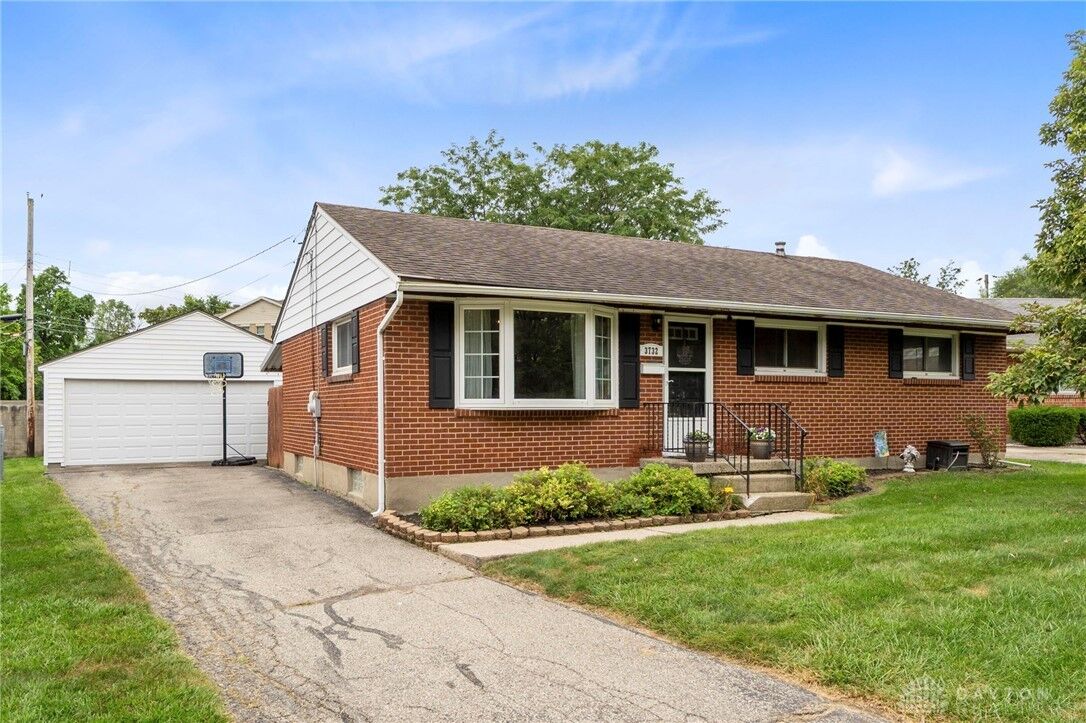 Property Photo: 3732 Valleywood Drive OH 45429