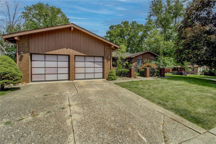 Property Photo: 2404 N Longwood Drive IL 62526