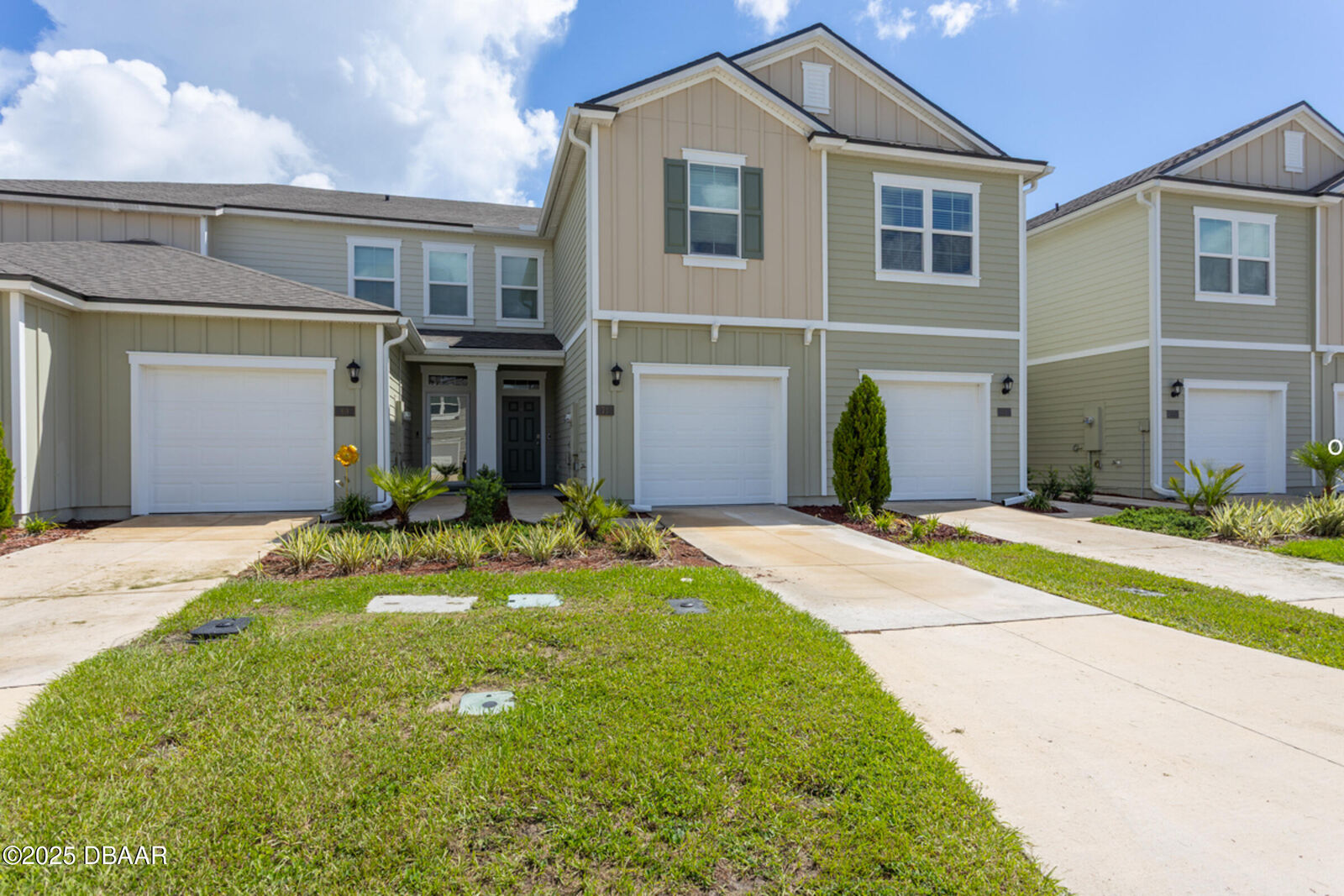 Property Photo: 71 Redbud Road FL 32137