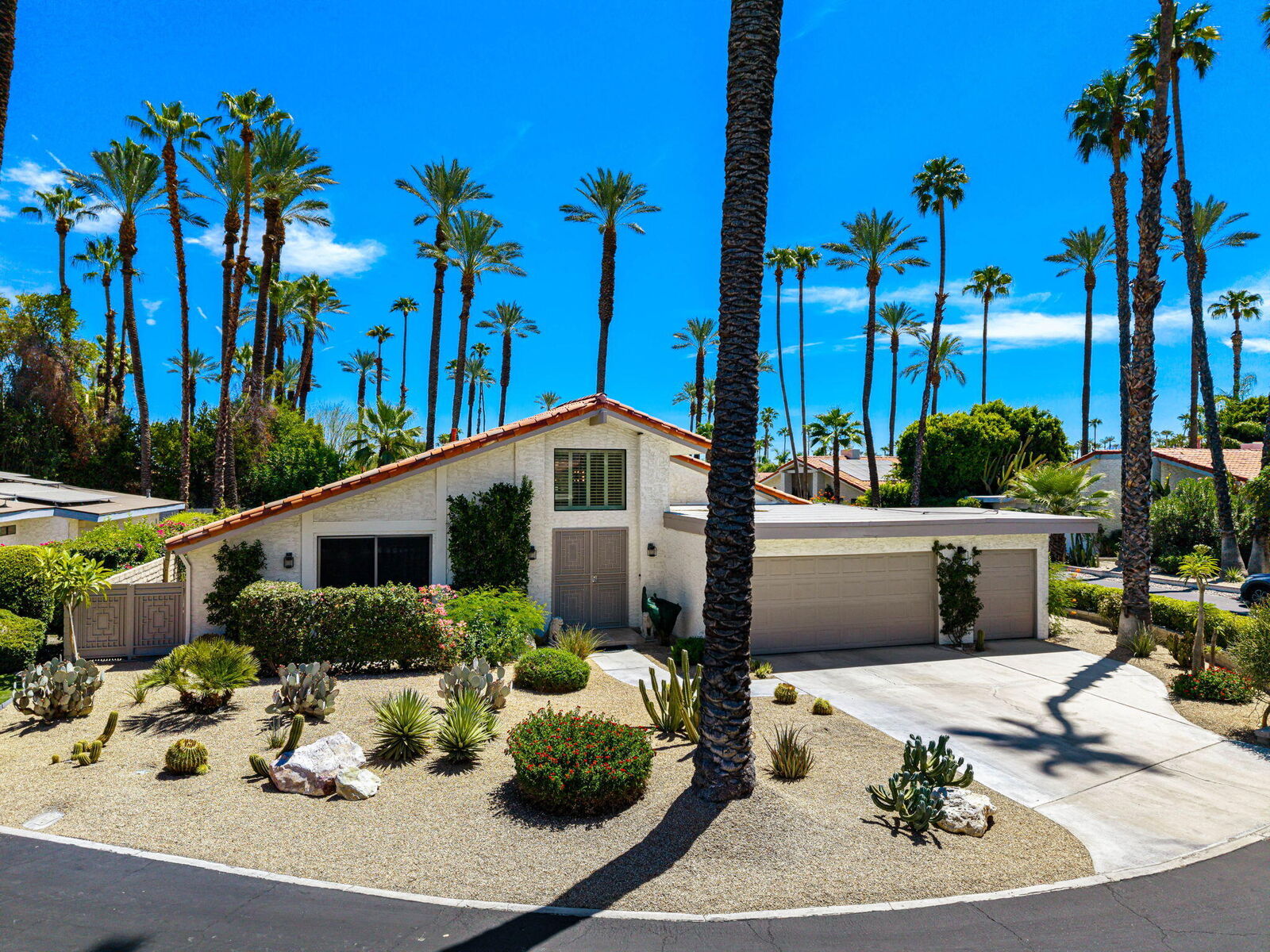 Property Photo: 41 Lincoln Place CA 92270
