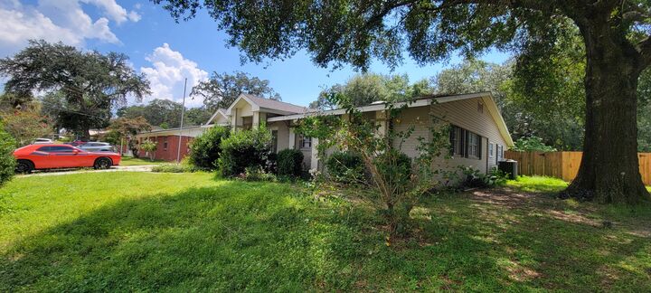 Property Photo: 202 22nd Street FL 32578