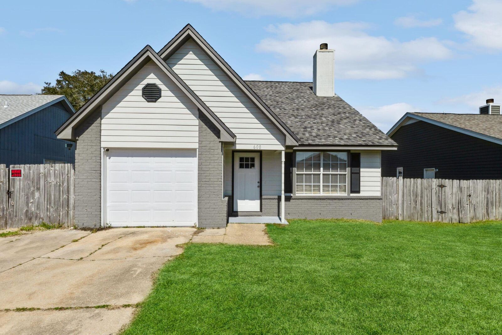 Property Photo:  608 Drakes Landing Landing  FL 32569