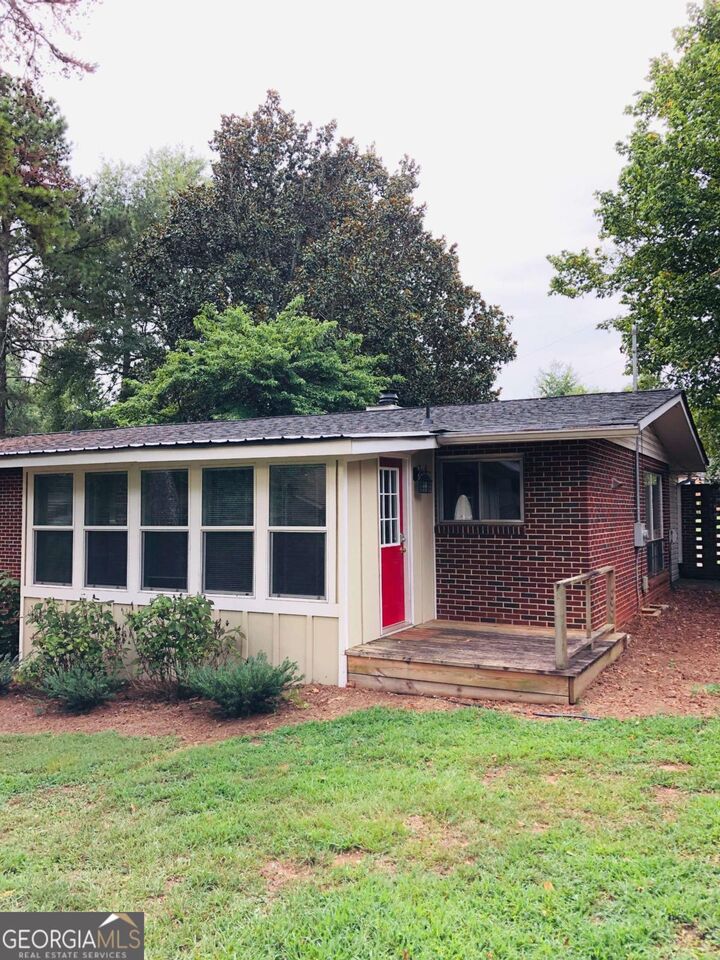 Property Photo: 123 Garden Lane GA 30606