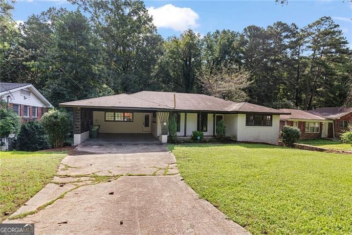 Property Photo: 1806 Fort Valley Drive SW GA 30311