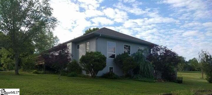 Property Photo: 400 Link Road SC 29670