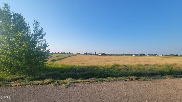 Property Photo:  615 Apple Ridge Road  ND 58558 