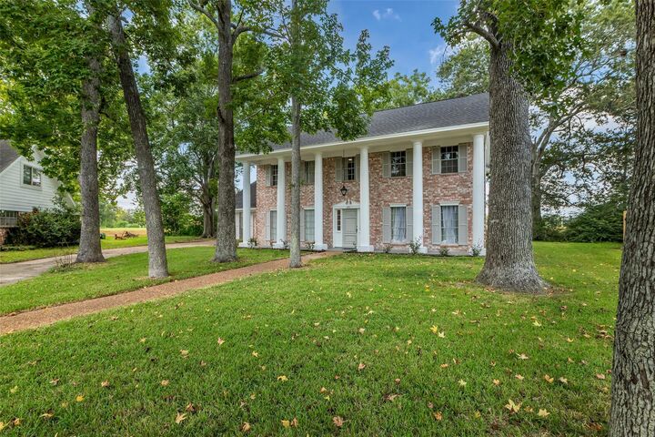 Property Photo: 251 Saint Cloud Drive TX 77546