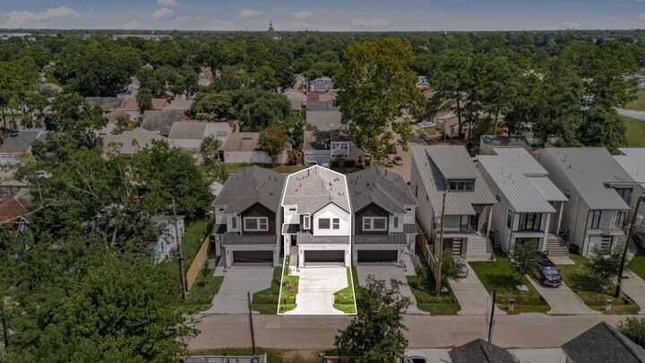 Property Photo: 5016 Golden Forest Drive TX 77091