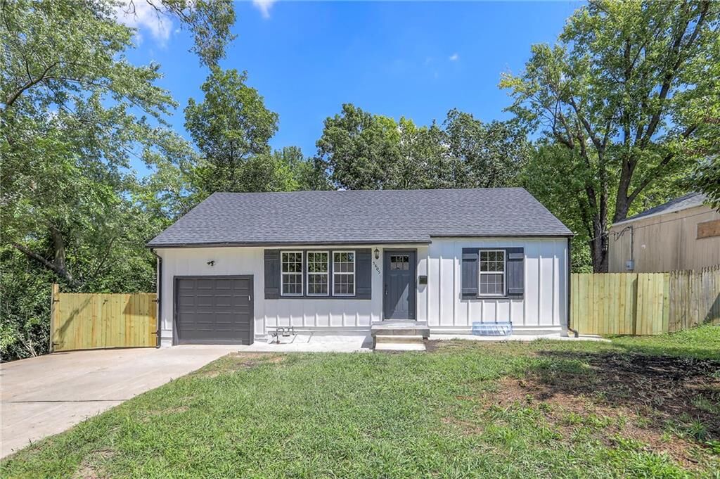 Property Photo:  5605 Oakland Avenue  MO 64129 