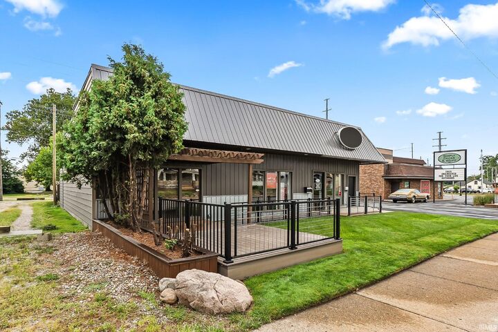 Property Photo: 2332 N Clinton Street IN 46805-3241