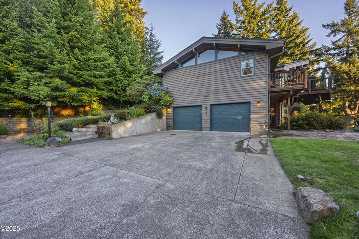 Property Photo:  7667 NE Park Lane  OR 97368 