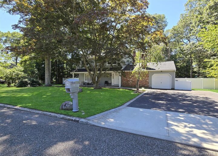 Property Photo:  26 Royal Way  NY 11786