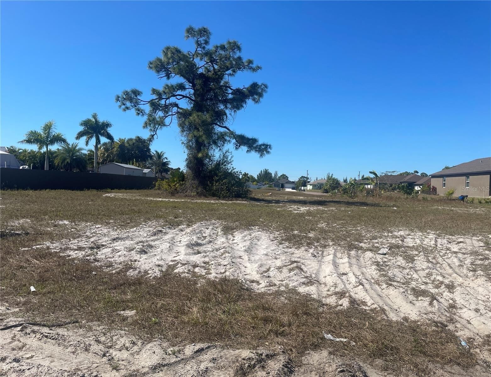 Property Photo:  2708 NW 26th Place  FL 33993 