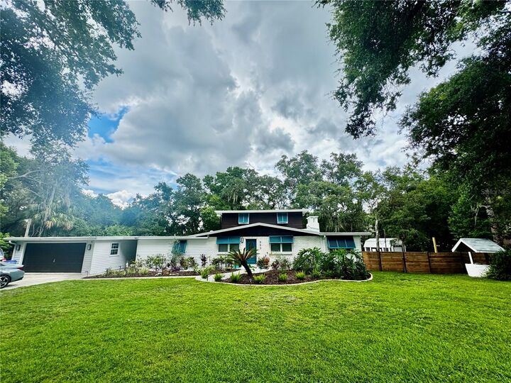 Property Photo: 353 Pine Tree Road FL 32746