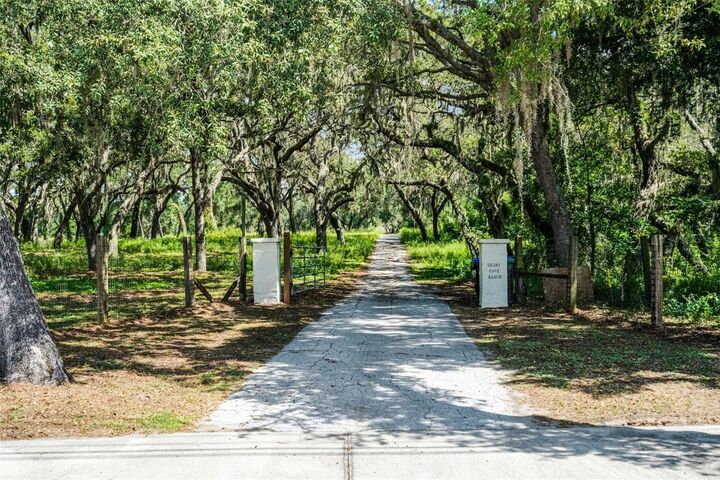 Property Photo: 7625 Clarcona Ocoee Road FL 32818