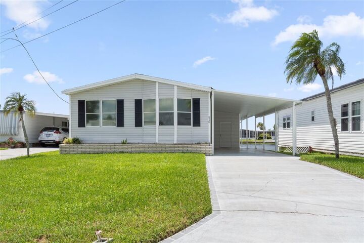 Property Photo: 516 Ideal Place FL 34287