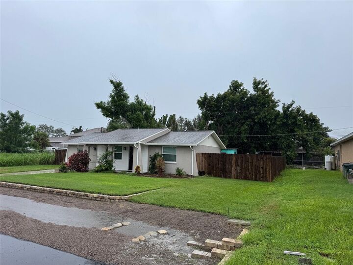 Property Photo: 972 Ponderosa Road FL 34293